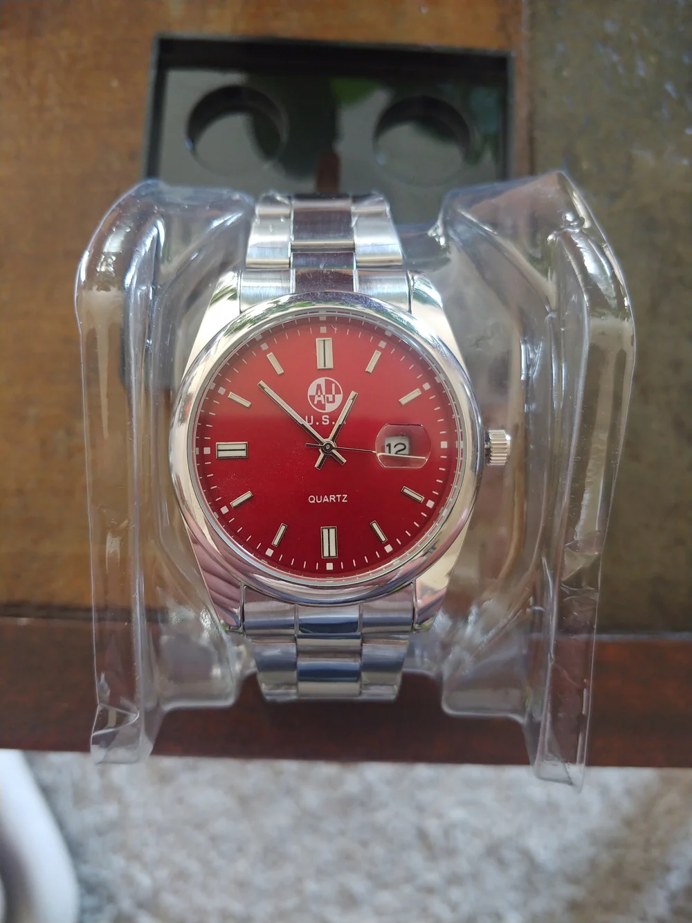 Men’s Quartz Watch with Red Dial and Stainless Bracelet